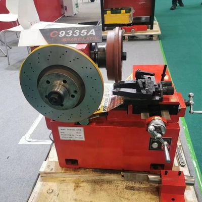 La machine à tourner le tambour de frein de 350 mm rouge blanc C9335A à vitesse de rotation de 130 r/min