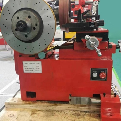 La machine à tourner le tambour de frein de 350 mm rouge blanc C9335A à vitesse de rotation de 130 r/min