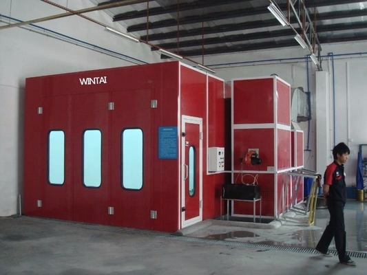 Ventilateur d'échappement de type européen et système d'éclairage LED installé dans une cabine de peinture automobile