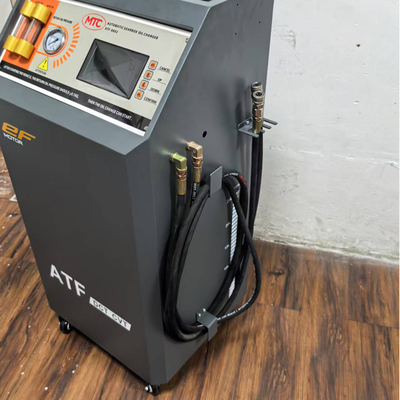 Machine de vidange et de nettoyage d'huile de transmission entièrement automatique pour automobiles