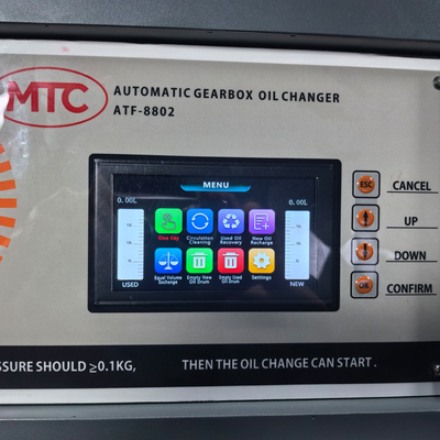 Machine de vidange et de nettoyage d'huile de transmission entièrement automatique pour automobiles