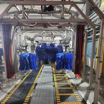 Laver quatre voitures simultanément Lave-autos automatiques Systèmes de lavage de voitures automatisés de type tunnel avec 14 brosses